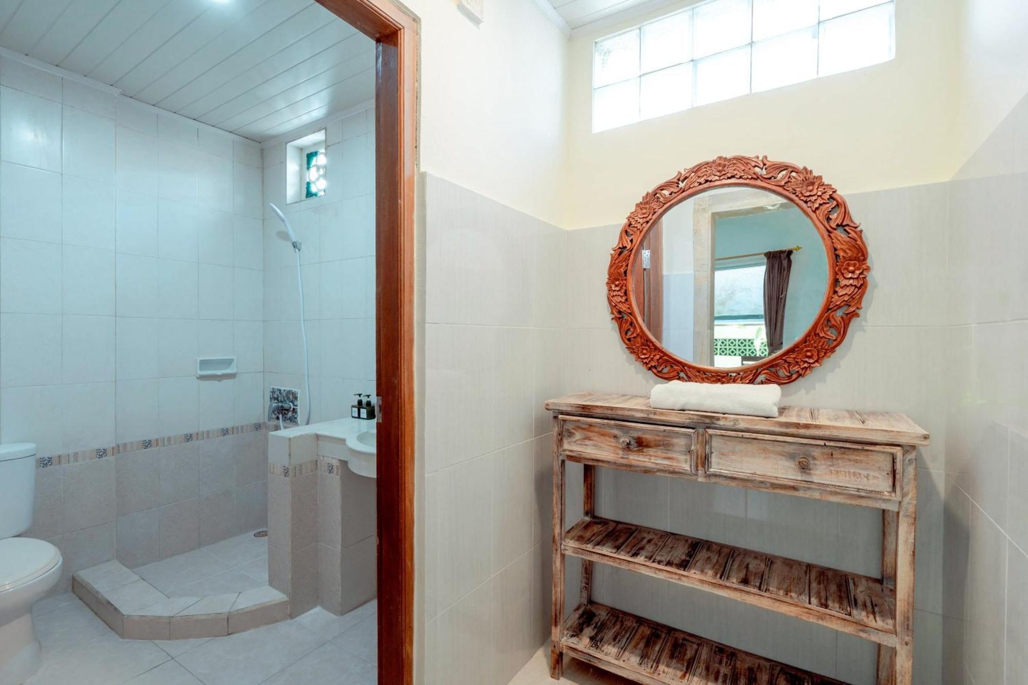 Hotel Urbanview Rasa Sayang Tanjung Benoa Bali 2*