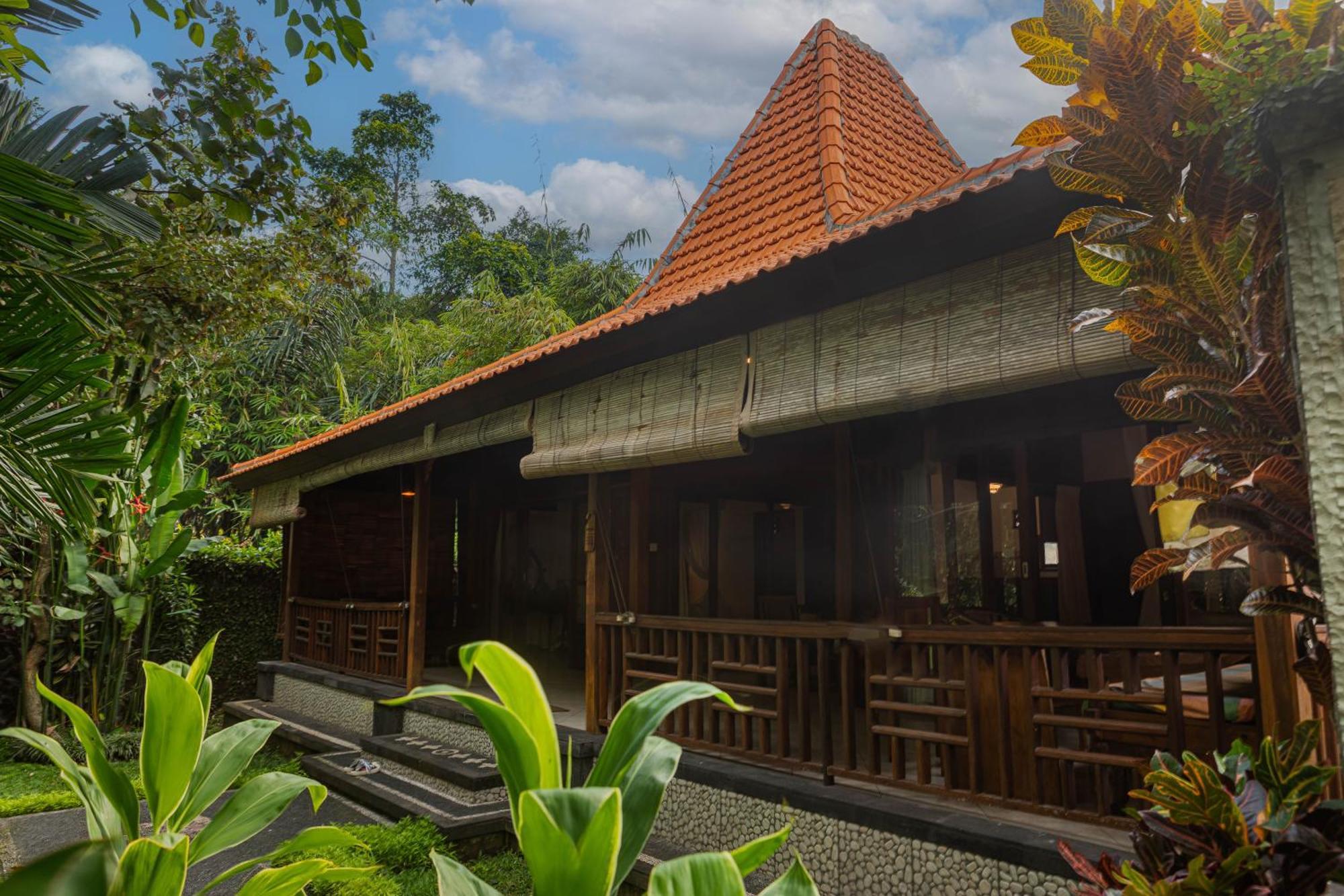 Sari Bamboo Villa *