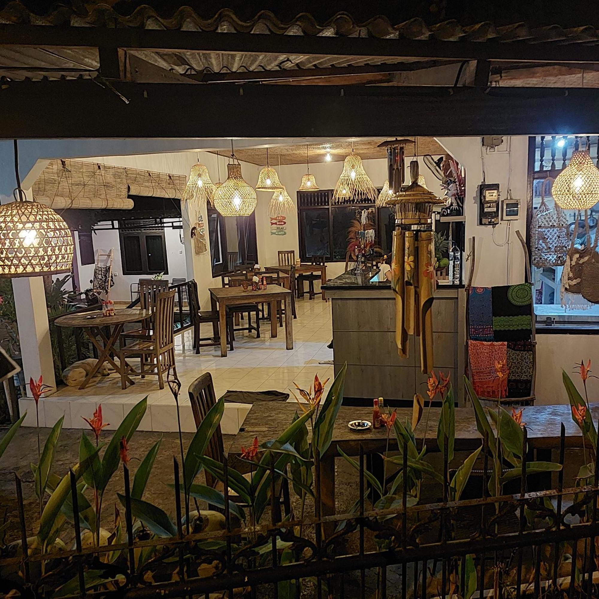 Homestay Padang-padang Sari *