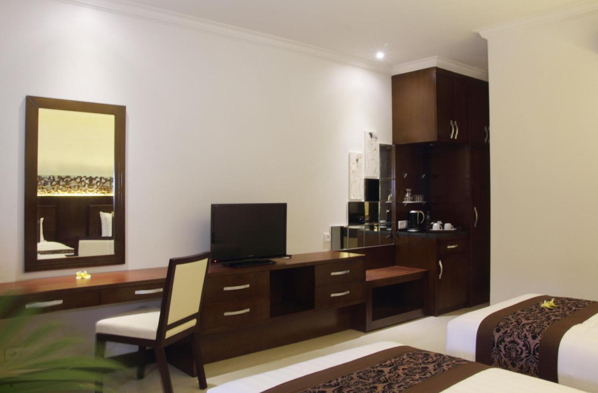 Ari Putri Hotel 3*
