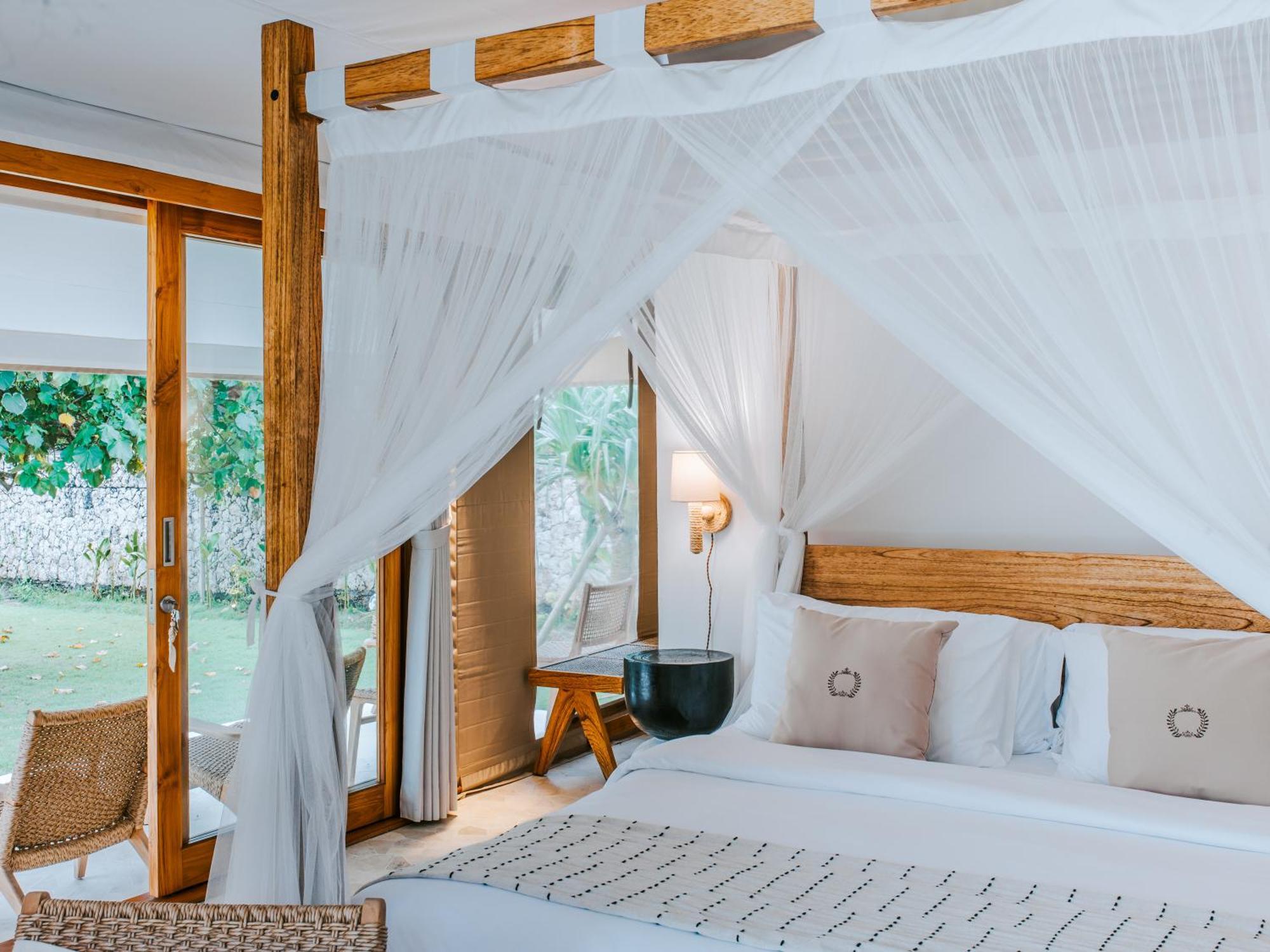 Driftwood Lembongan Villa *