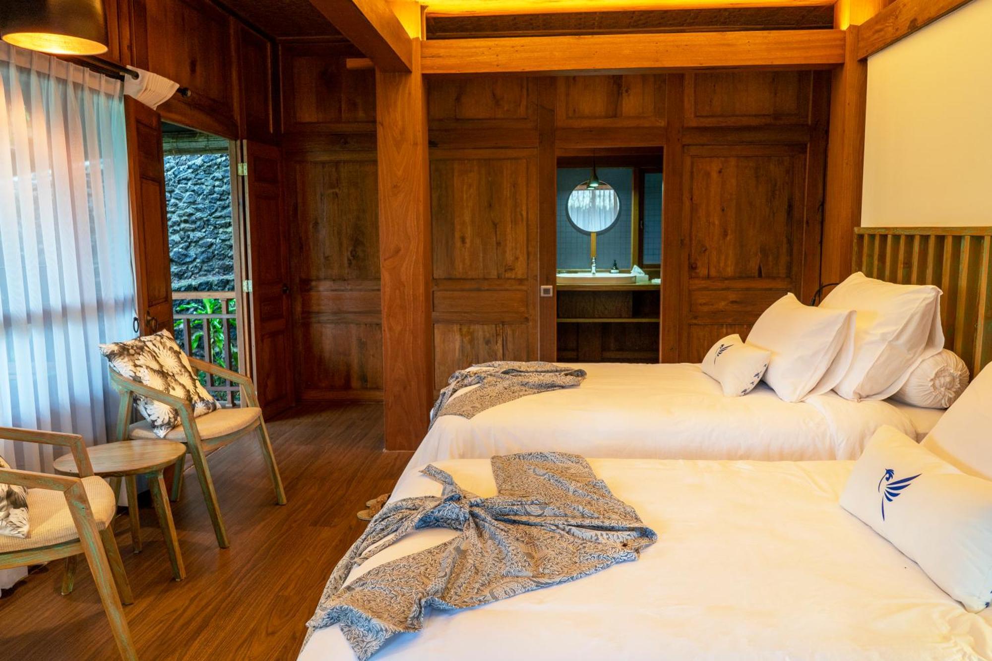 Tira Vilagna & Hotel 4*