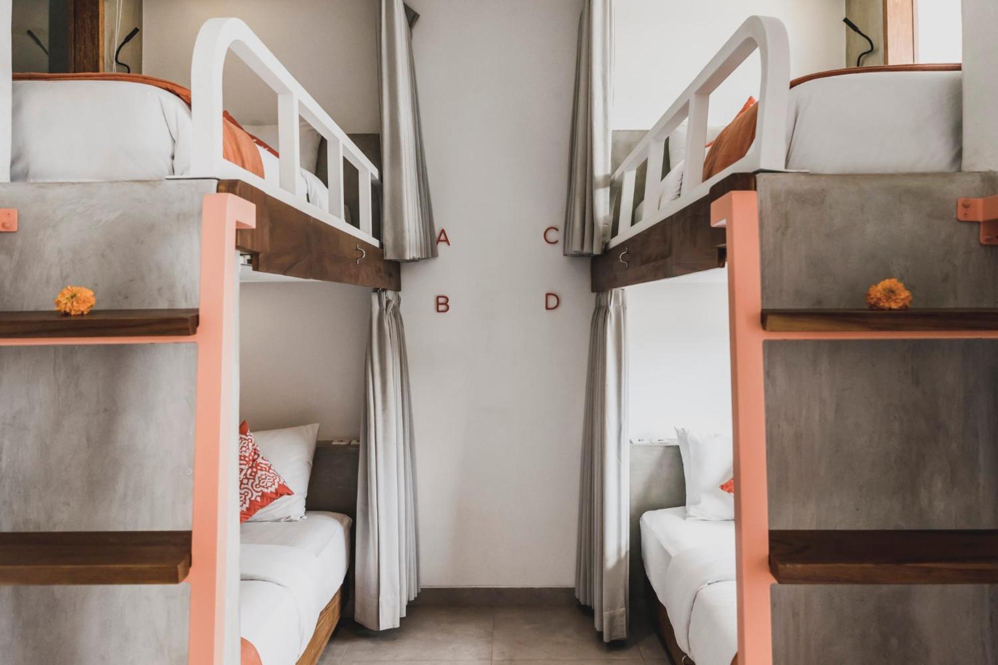 Hostel Roomates Surf Camp By Ini Vie Hospitality Canggu (Bali)
