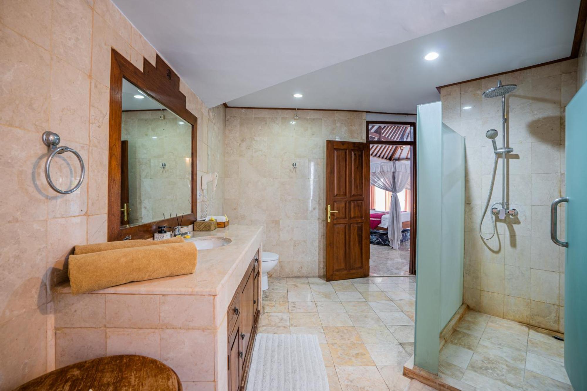 Nipper - Spacious 5br In Villa