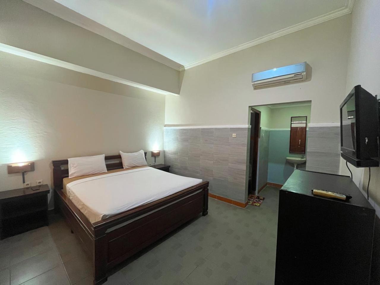 Prabhu Hotel 2*