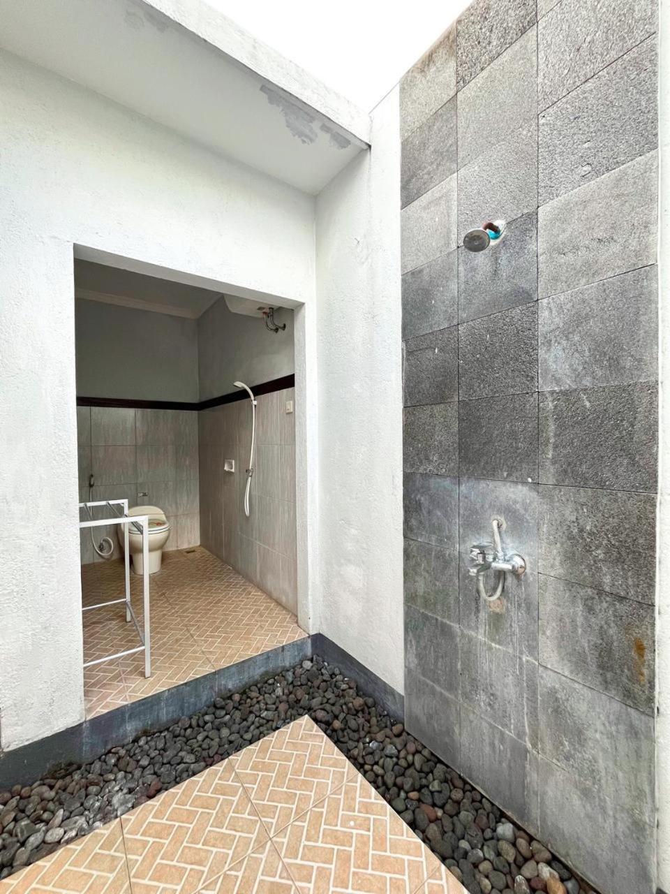 Prabhu Hotel 2*