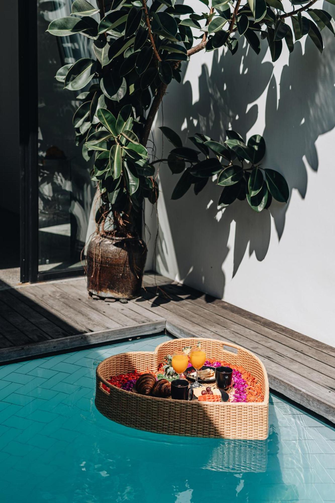 Secluded 1br Pool With Ricefield View In Berawa, 5mins Ride To *