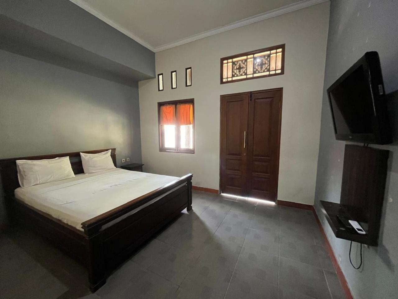 Prabhu Hotel