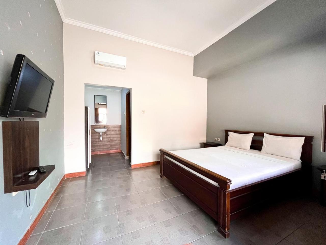 Prabhu Hotel 2*