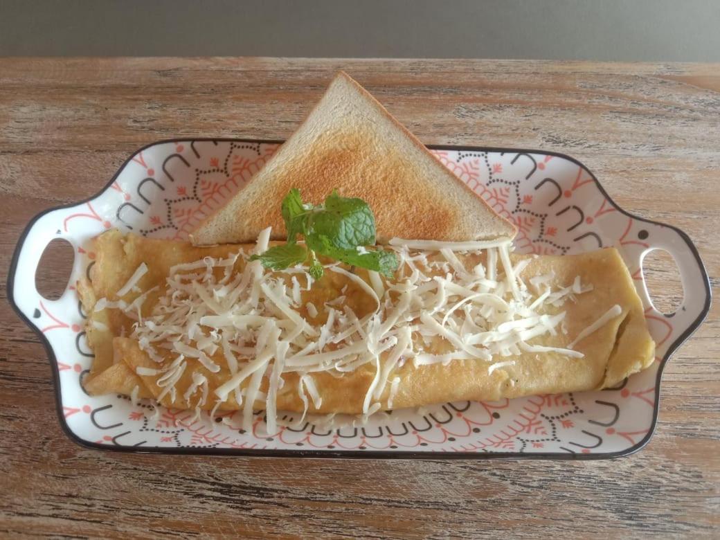 Bed & Breakfast Sarinah - Bistro & Batununggul