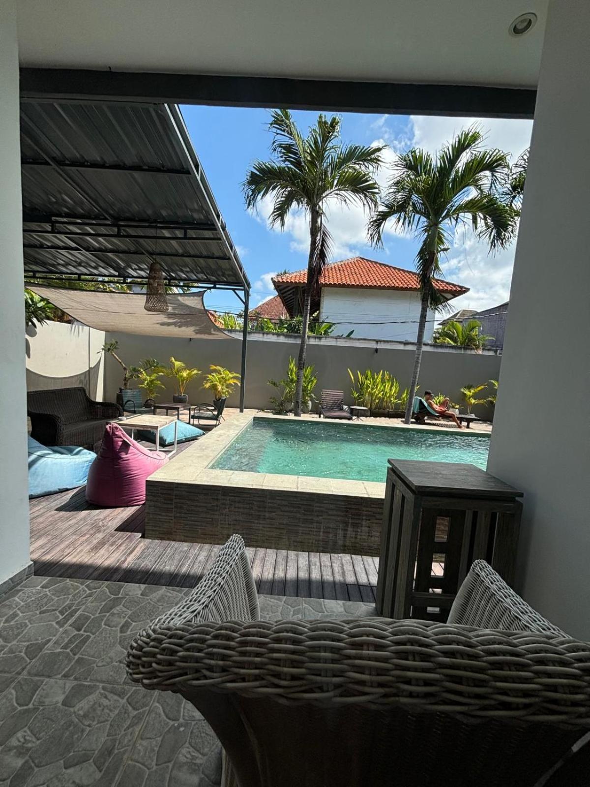 Sunny Hotel