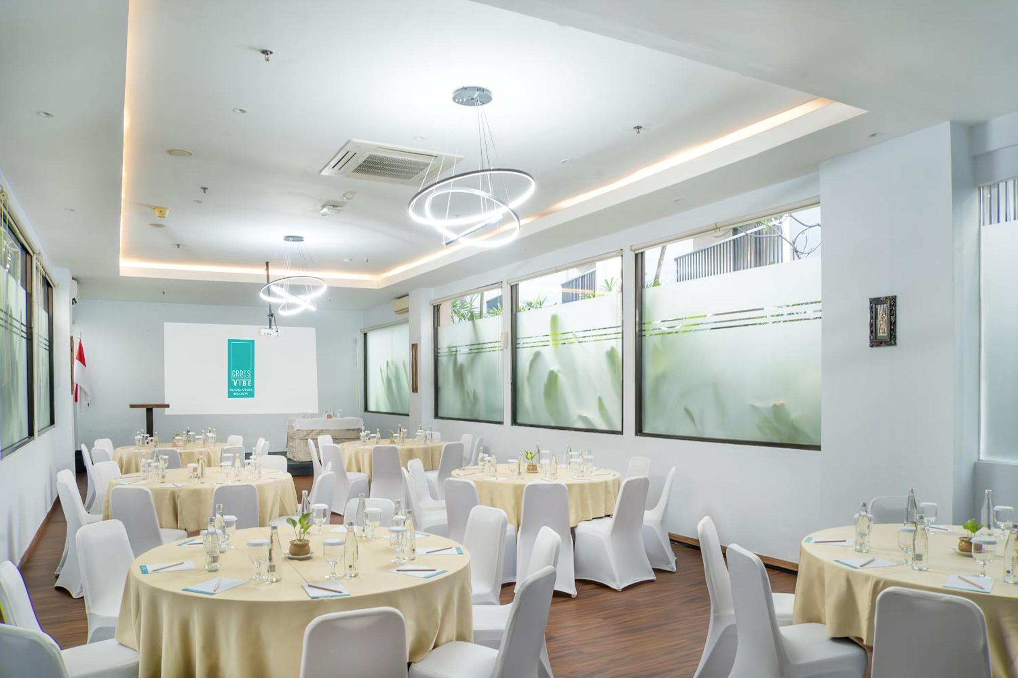 Hotel Cross Vibe Paasha Atelier Bali Kuta