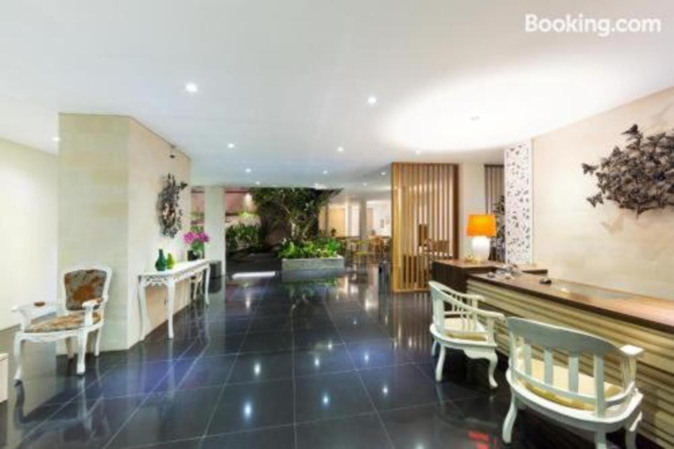 Hotel The Rinaya By Ecommerceloka 3*