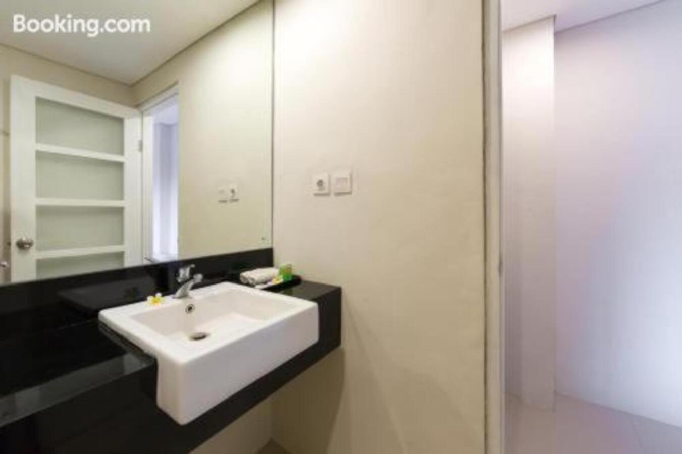 Hotel The Rinaya By Ecommerceloka 3*