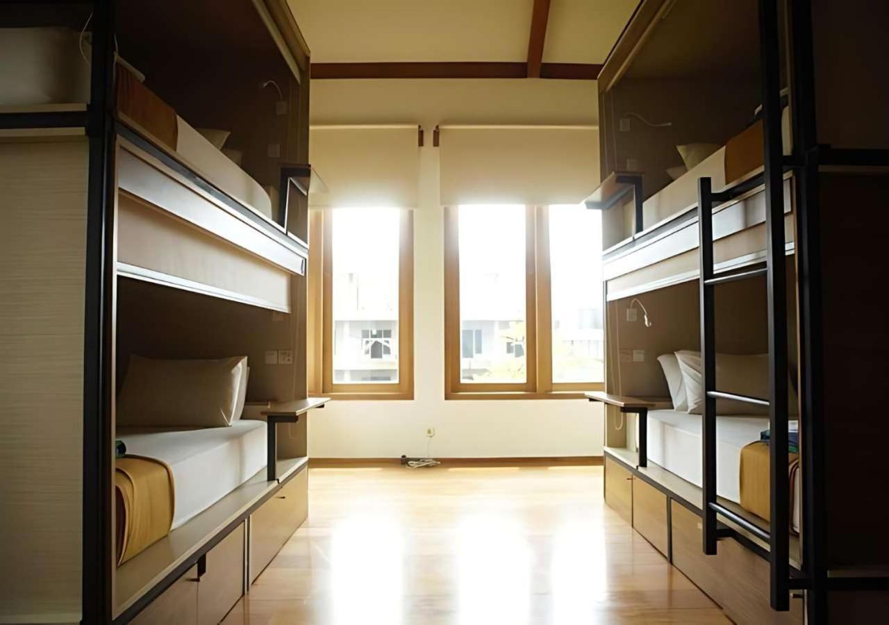 Hostel Nyaman *