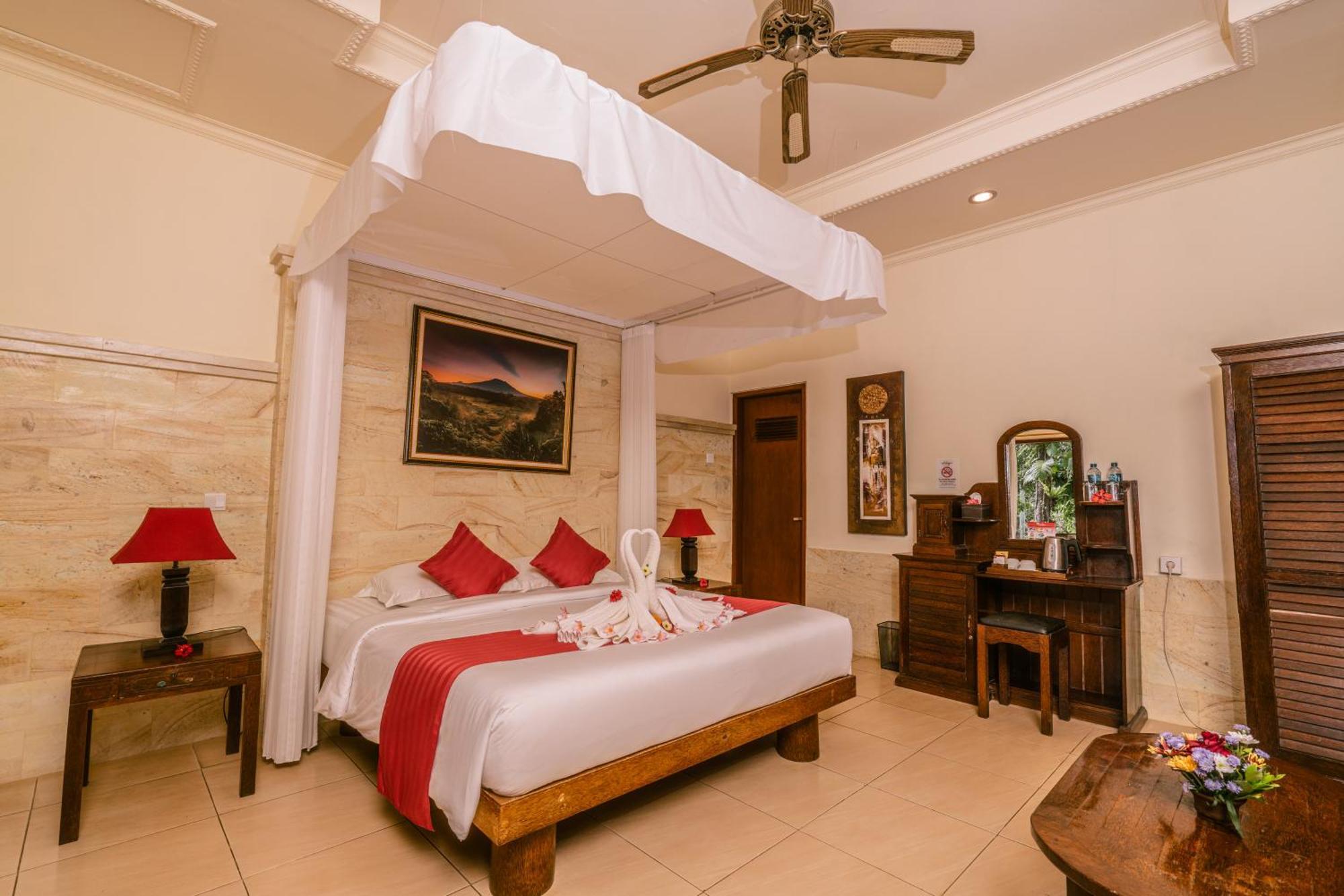 Mahagiri Resort&restaurant Menanga