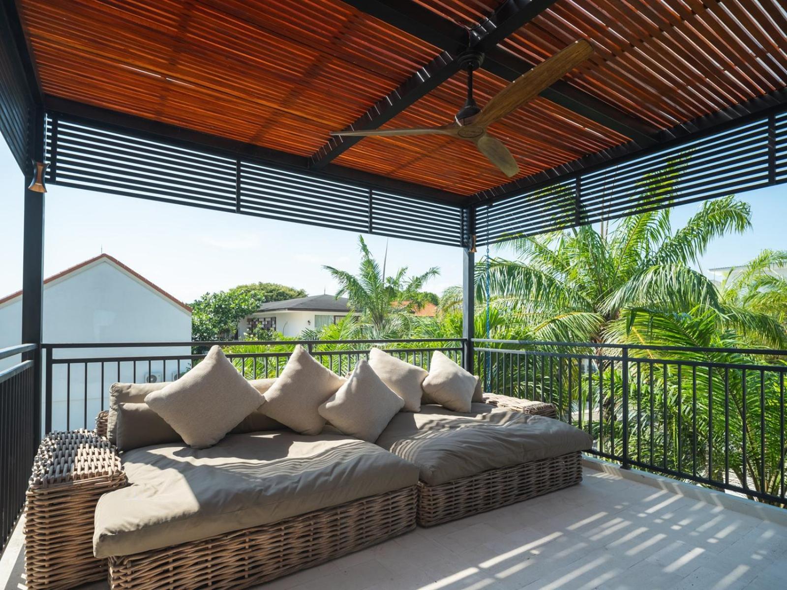 Blacksand Echo Villa