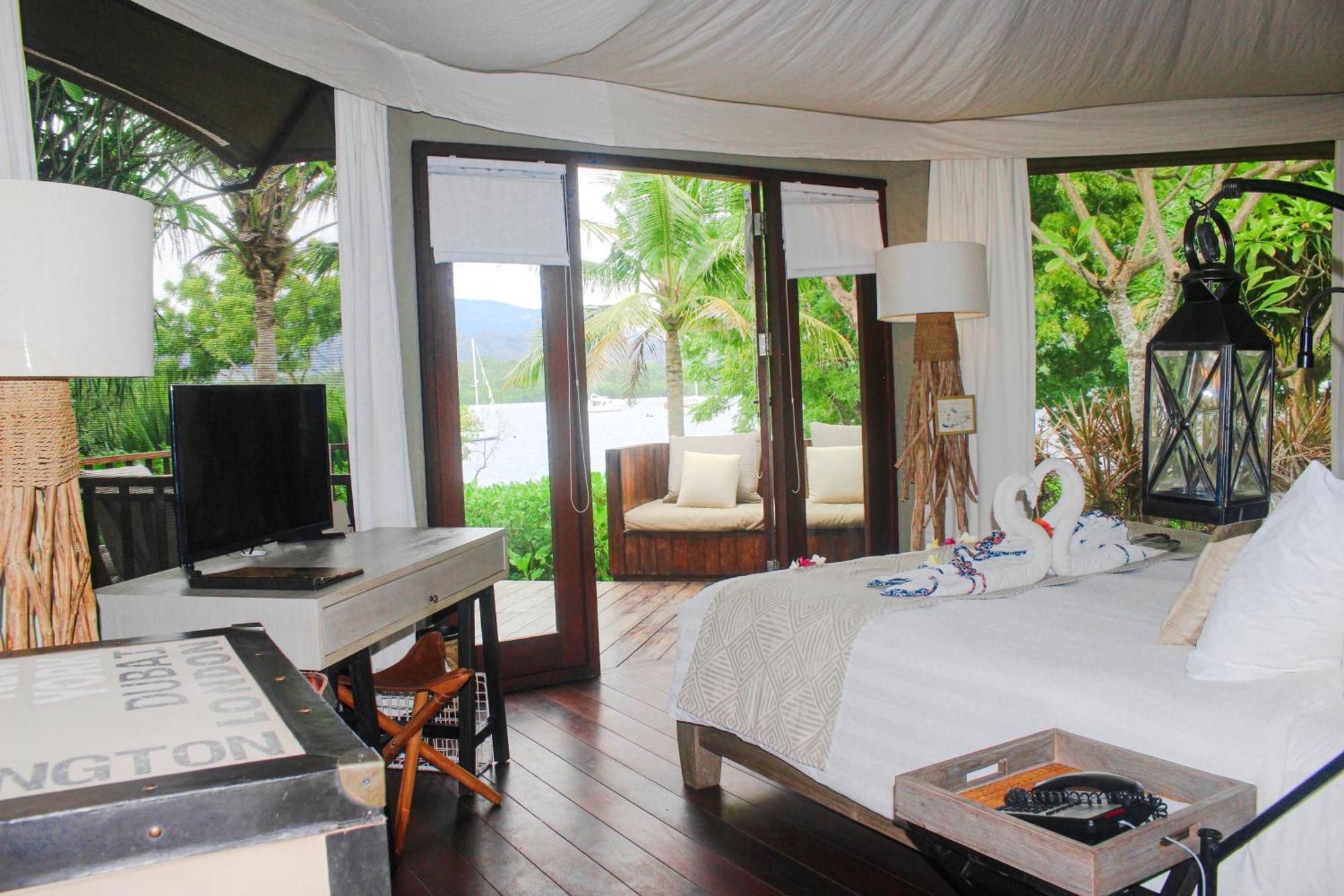 Menjangan Dynasty Luxury tent Banyuwedang