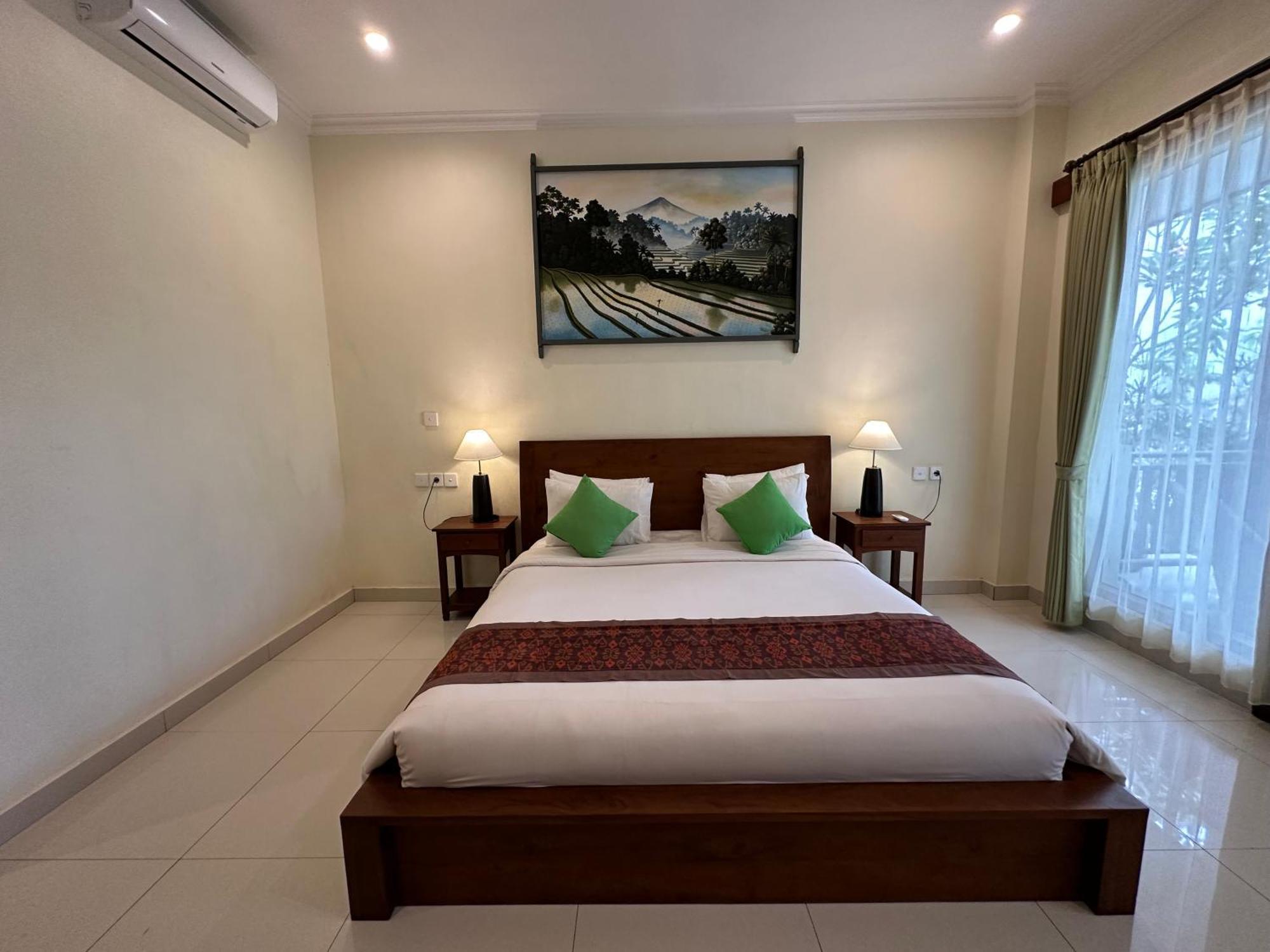 Brata Hotel 2*