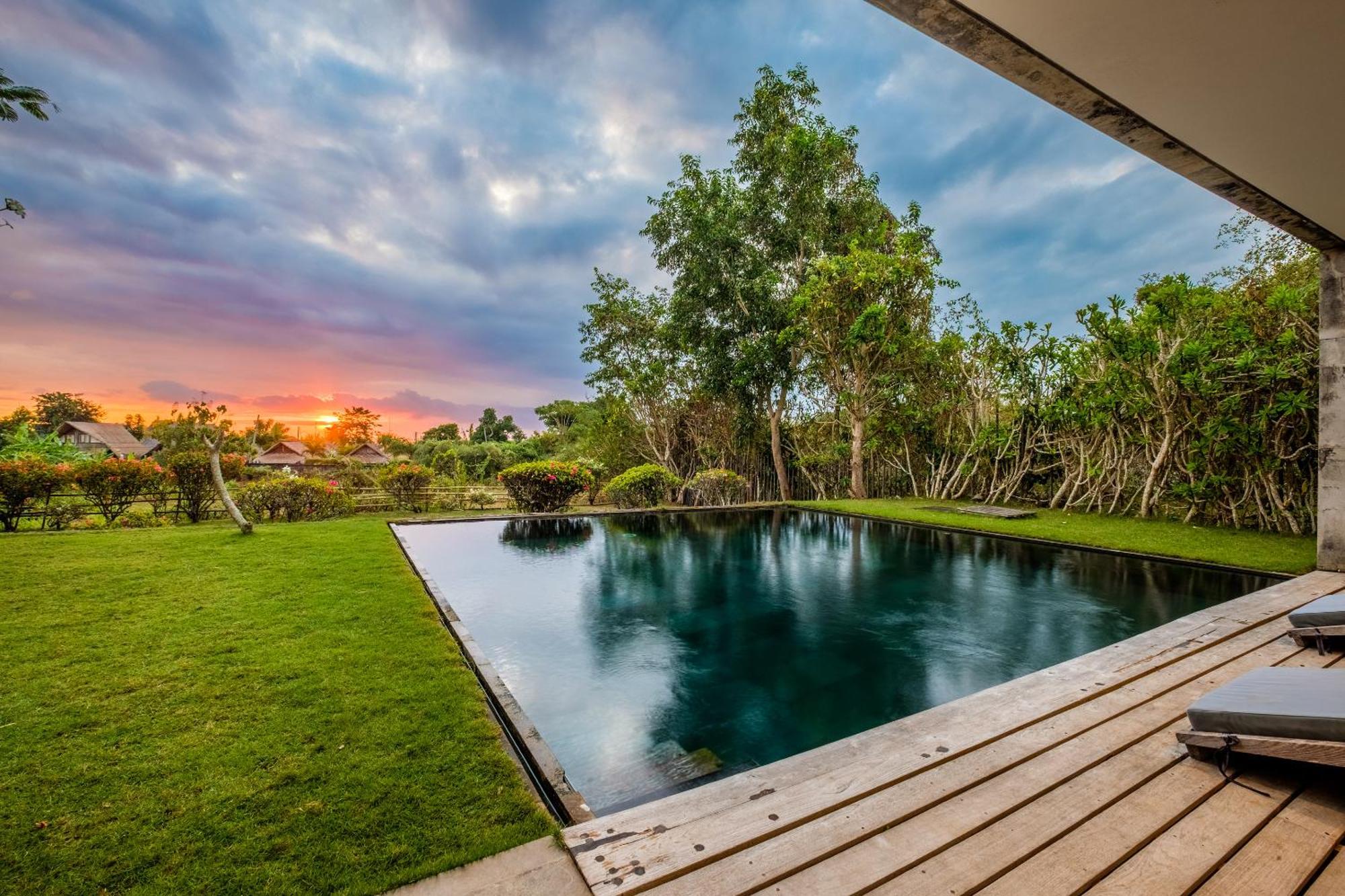 Beachfront Nakar Two Villa *