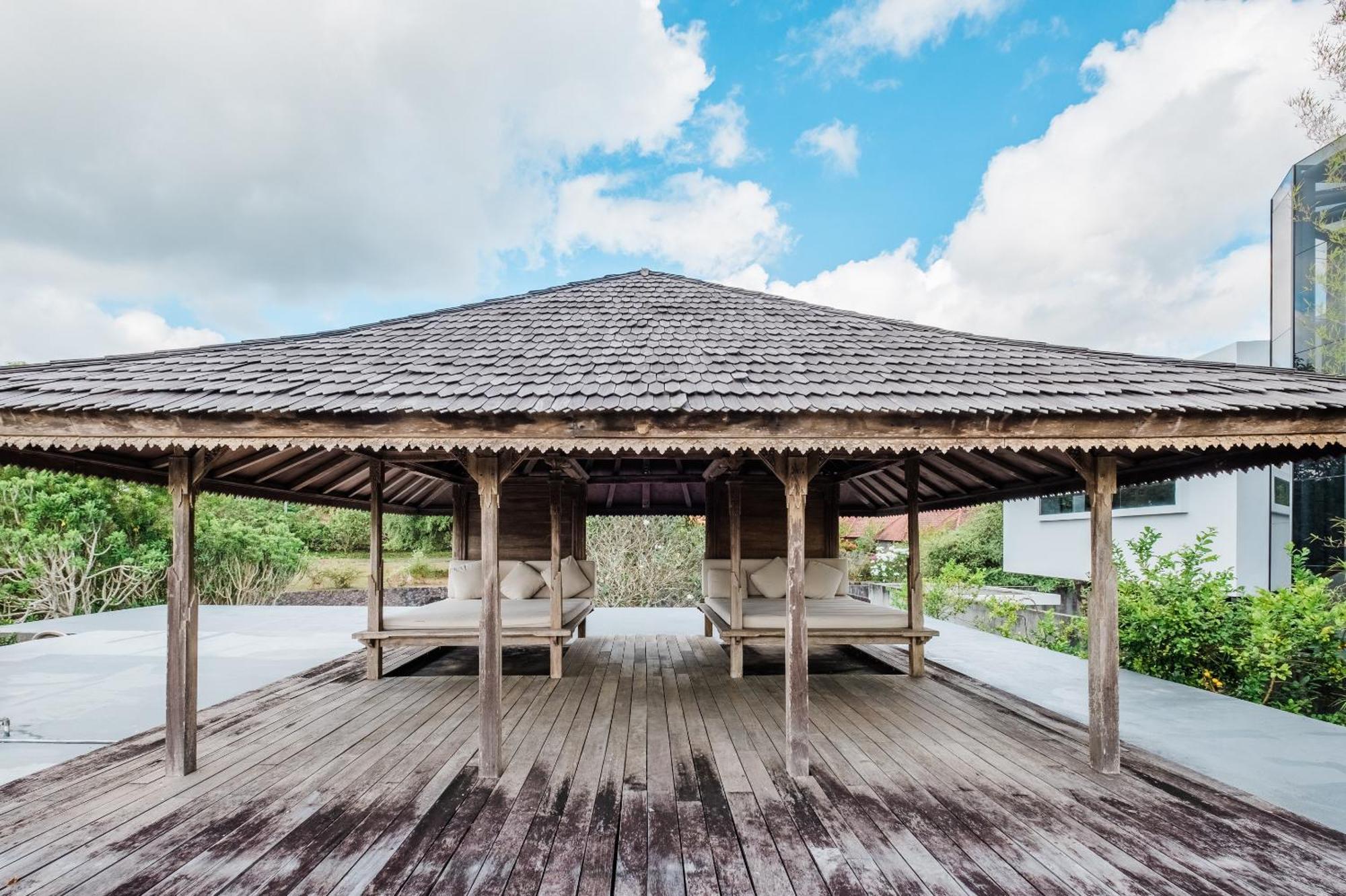 Beachfront Nakar Two Jimbaran (Bali)