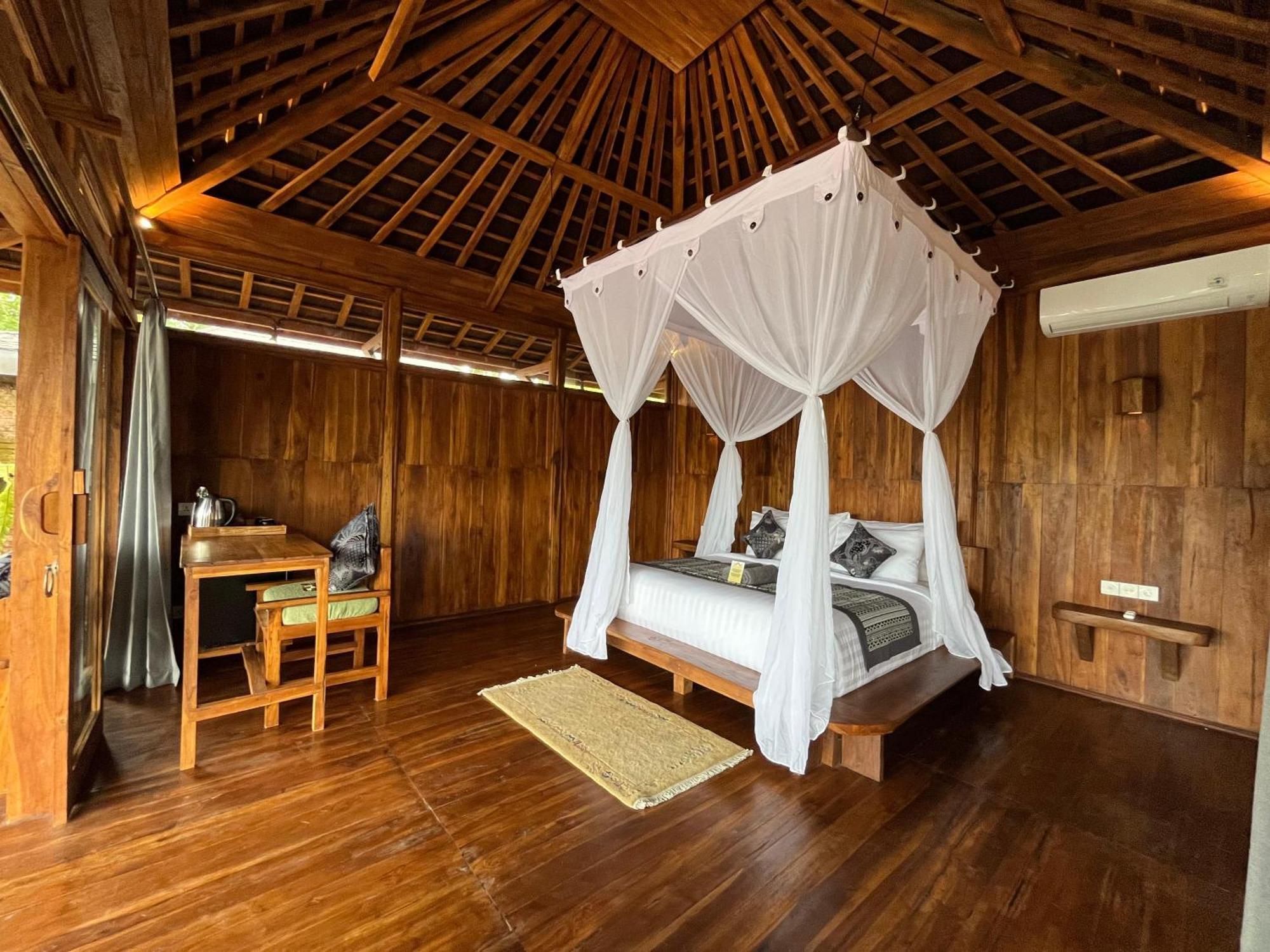 Guest house Joglo Organik 4*