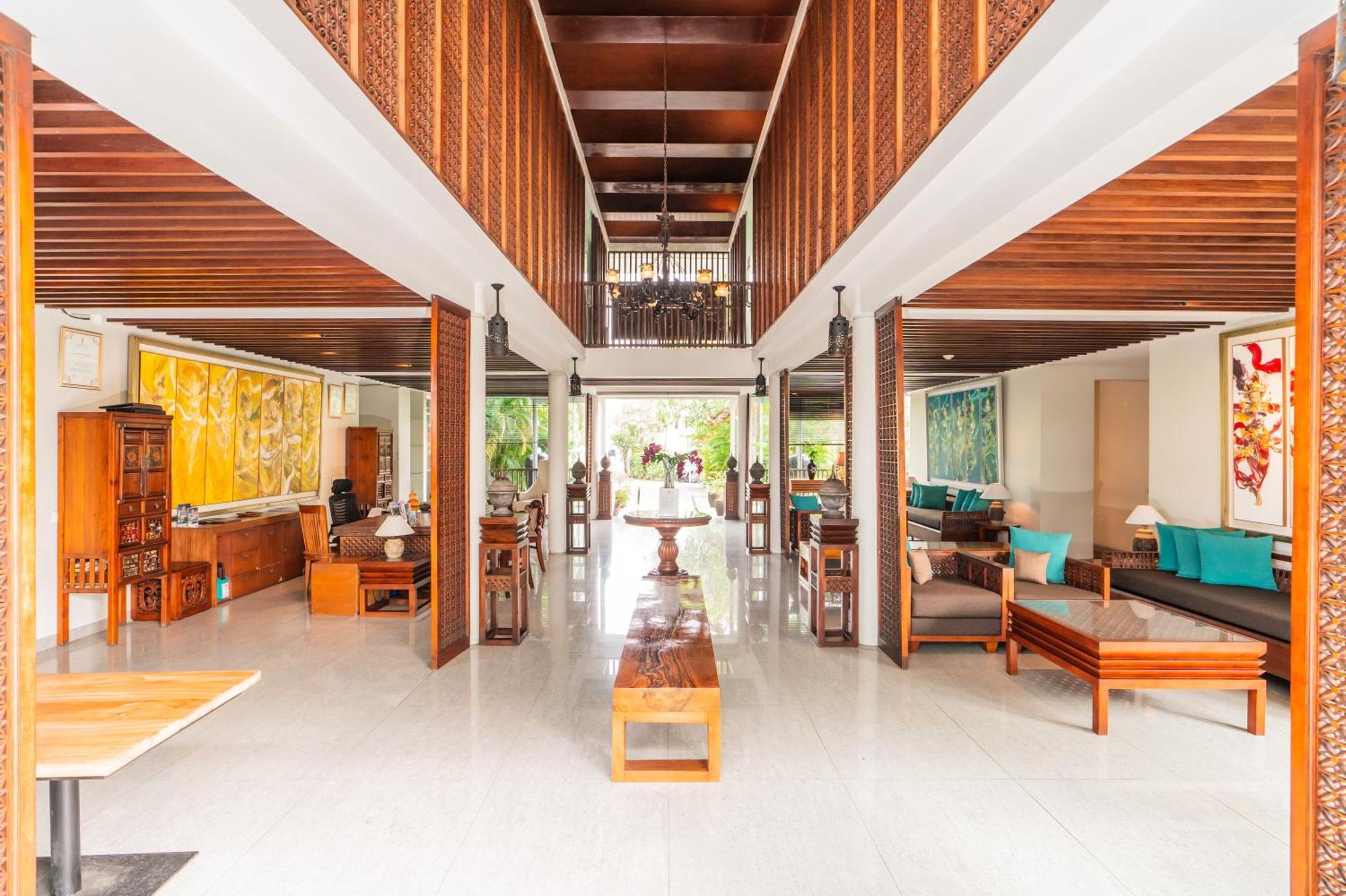 Javana Royal Villa *