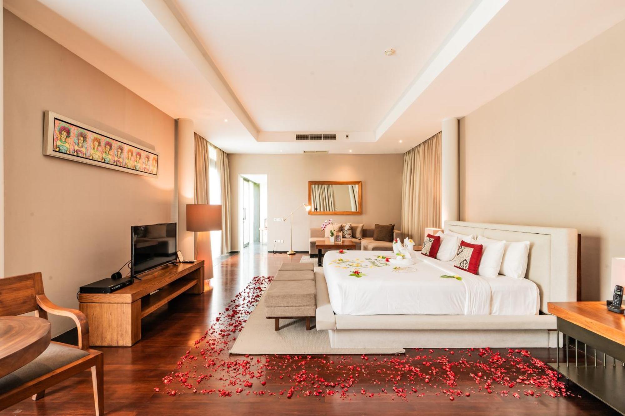 Javana Royal Villa *