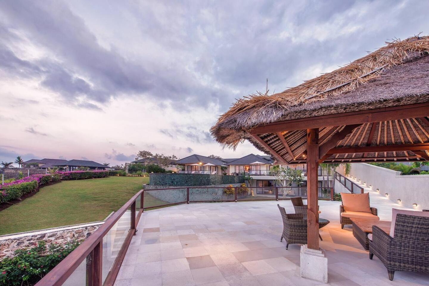 Karang Saujana Hotel 4*