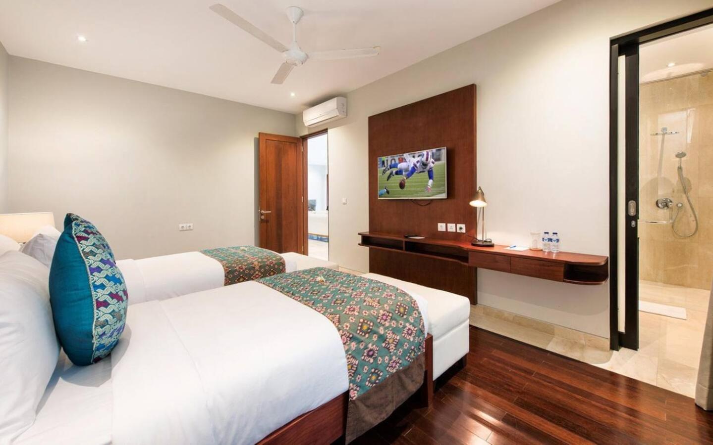 Karang Saujana Hotel Uluwatu (Bali)