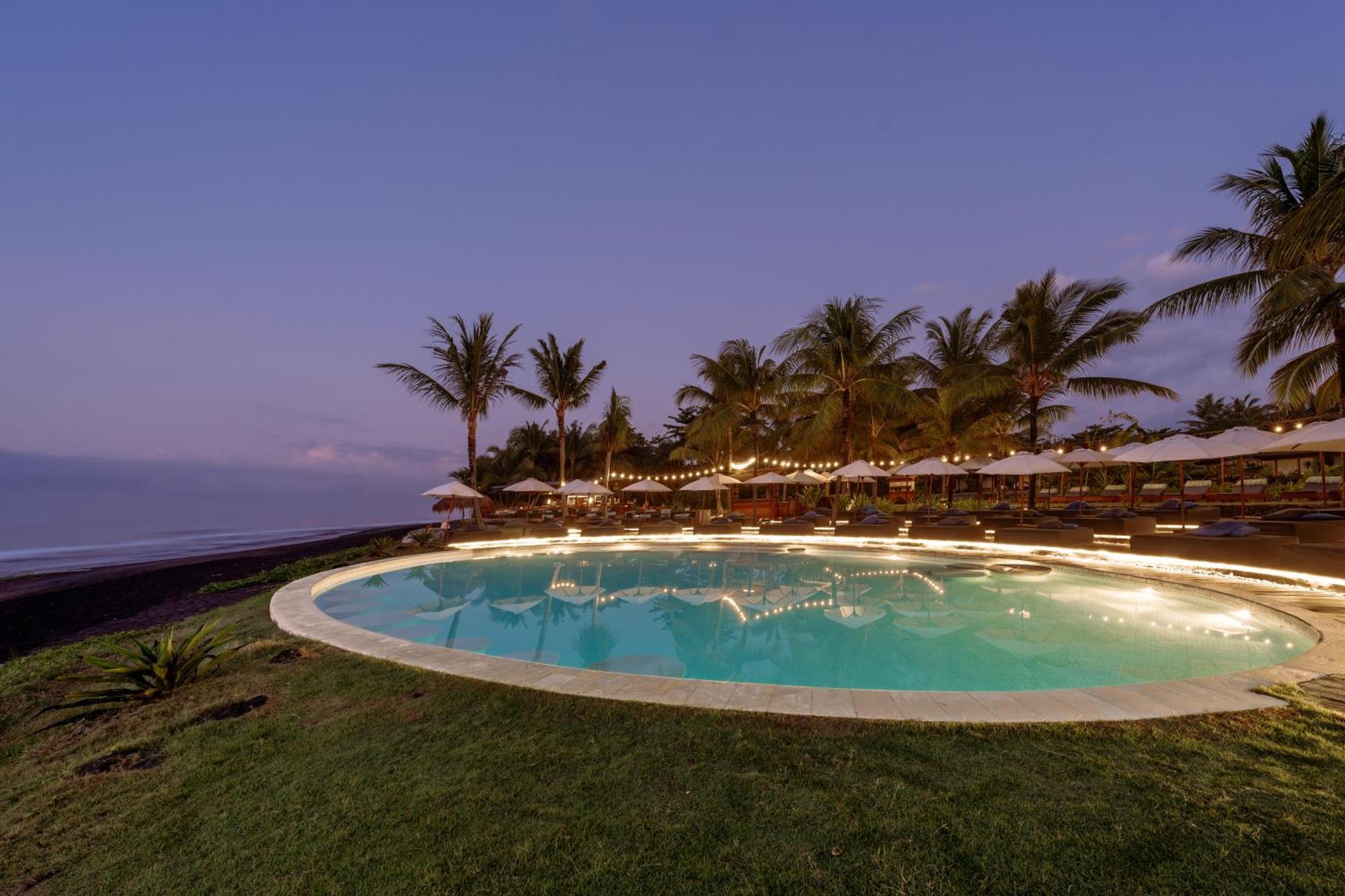 Komune And Club Bali Resort