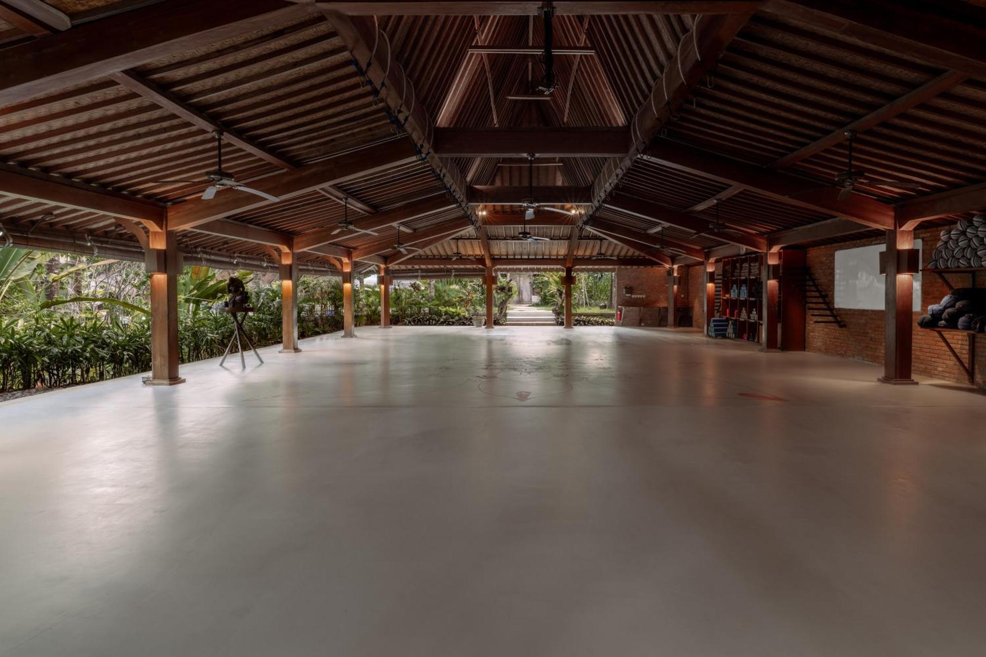 Komune And Club Bali Resort