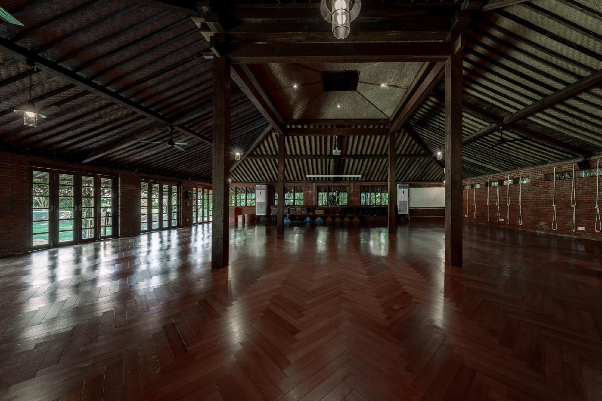 Komune And Club Bali 4*
