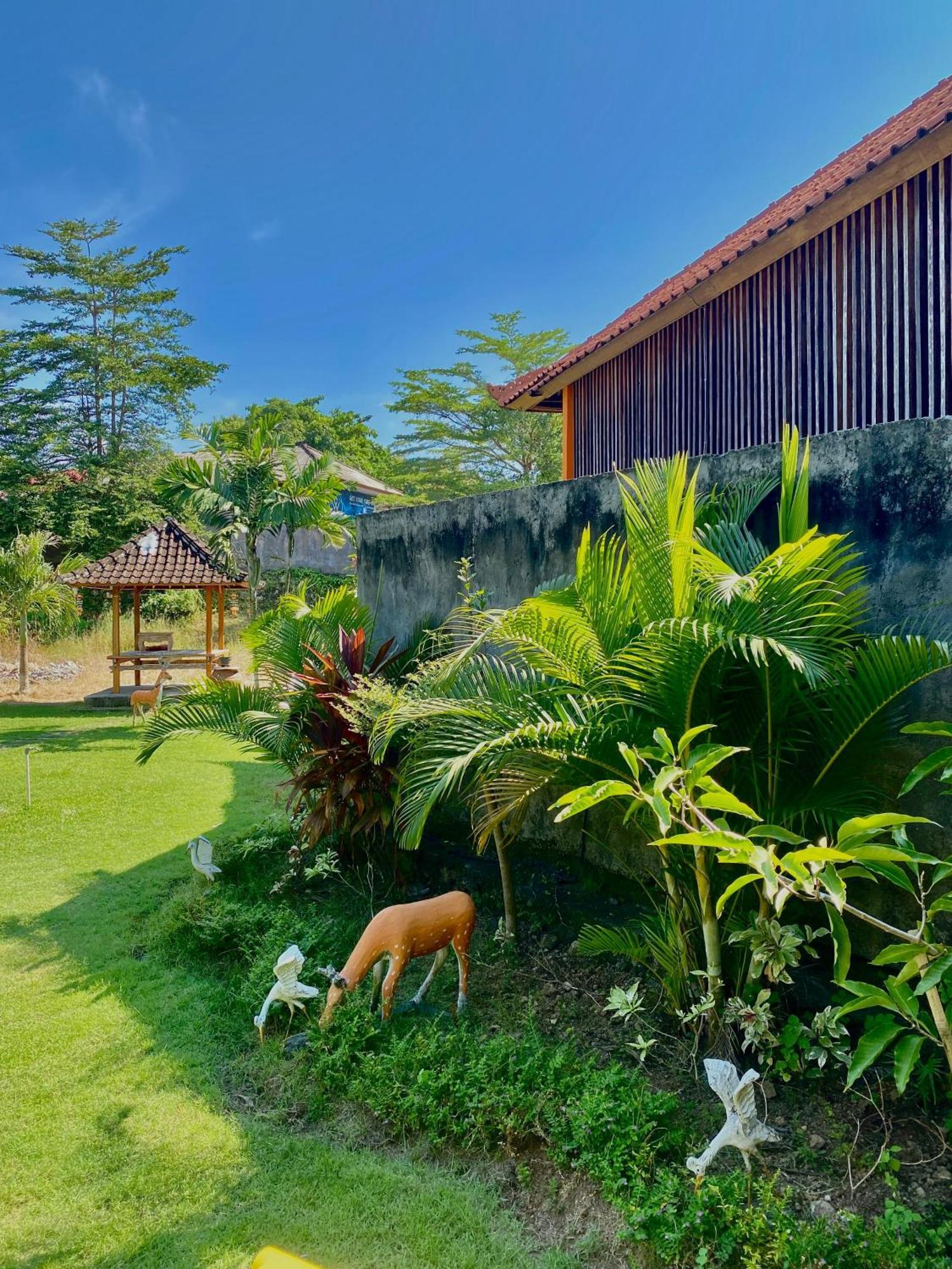 Homestay Padang-padang Sari *