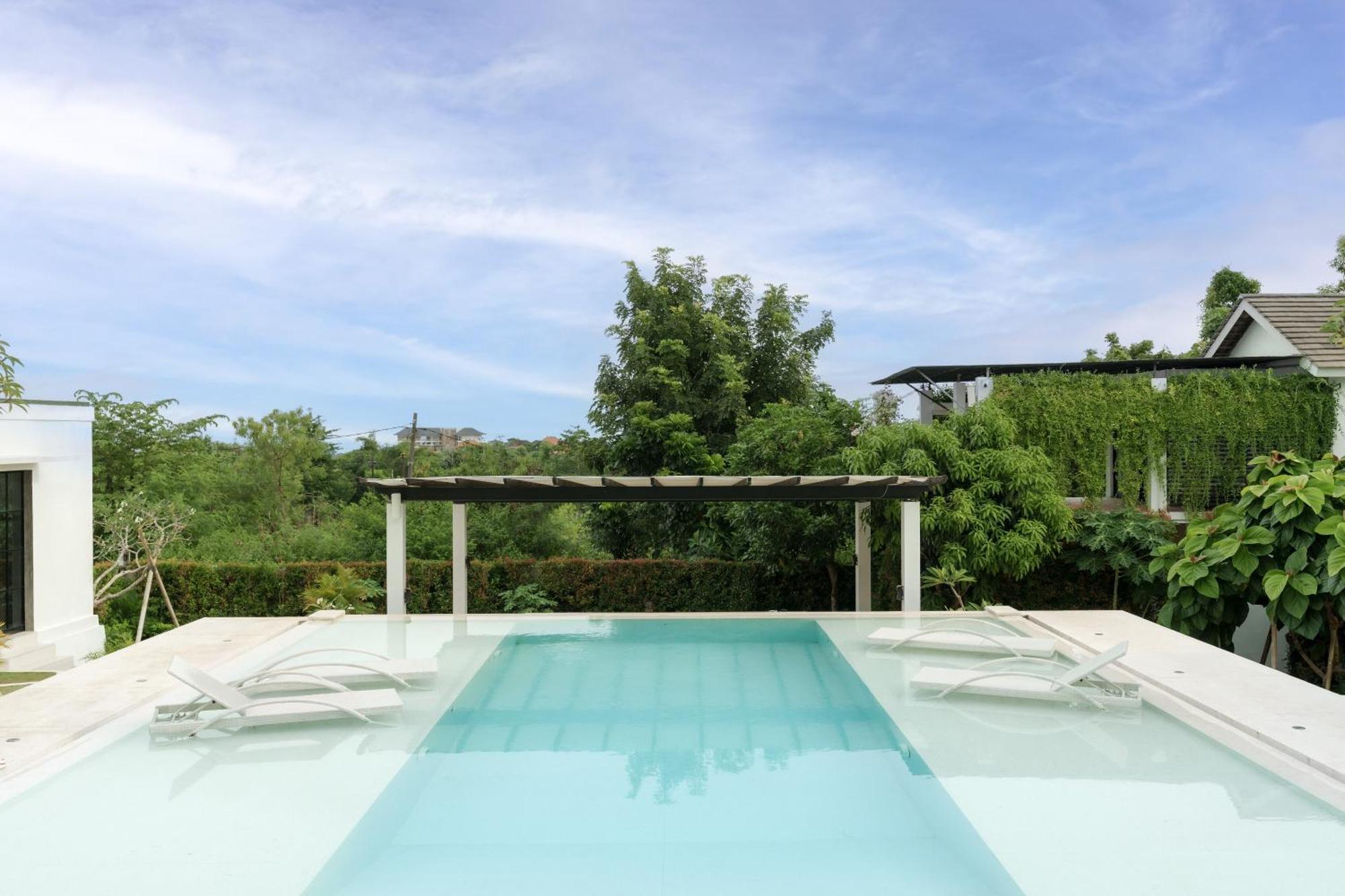 Aparthotel Valeria *
