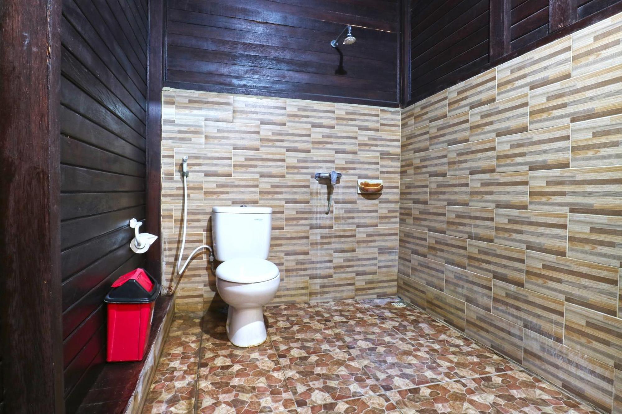 The Huts Guest house 2*