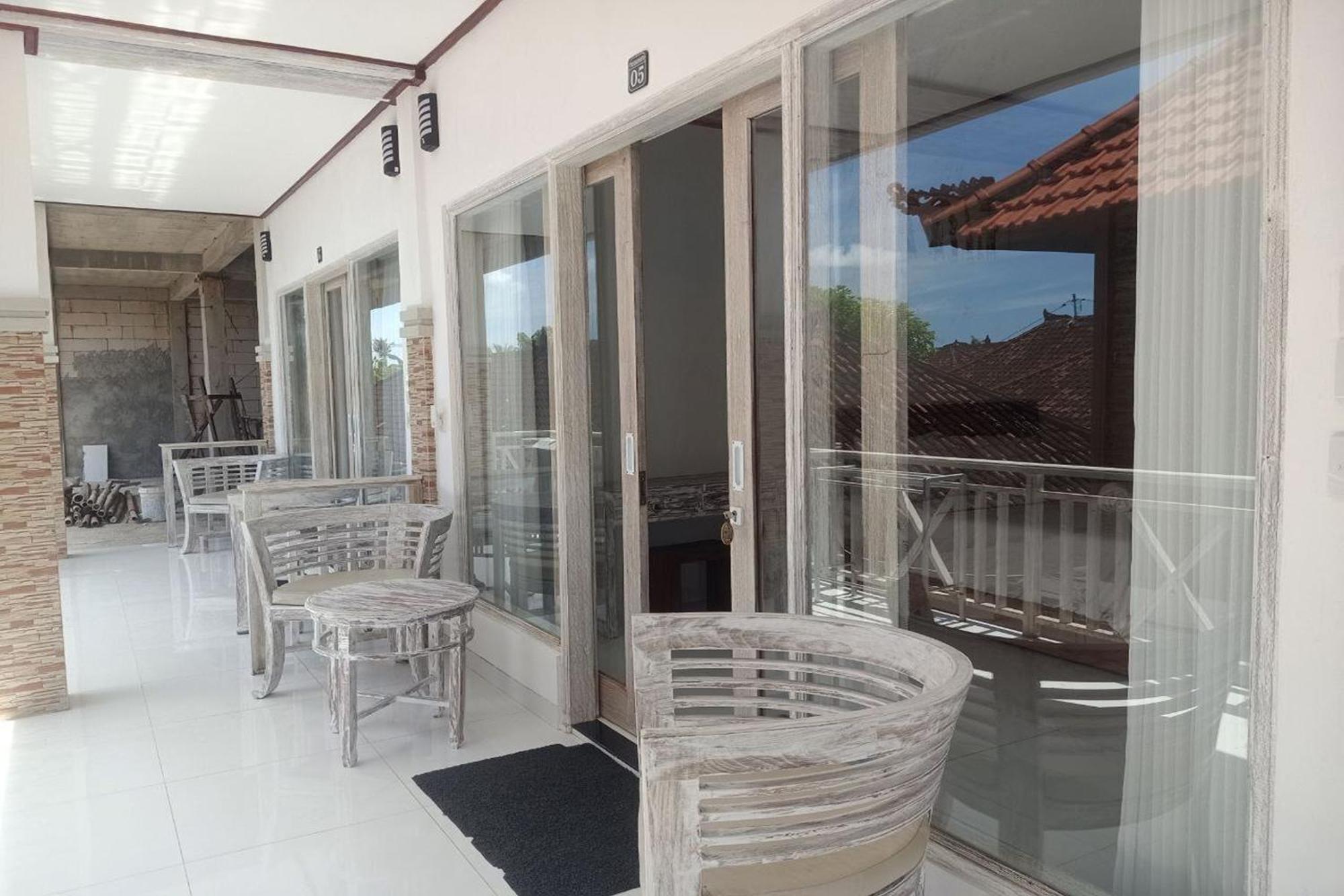 The Huts Guest house 2*