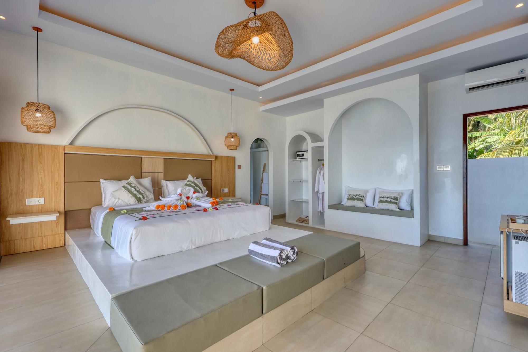 Moontana Beachfront Villa *