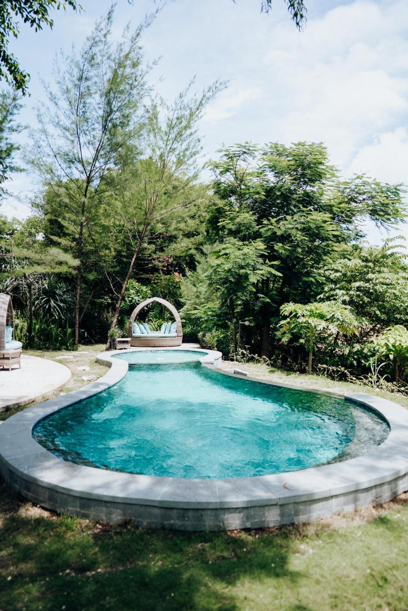 Resort Deep Roots Dive & Yoga Ped
