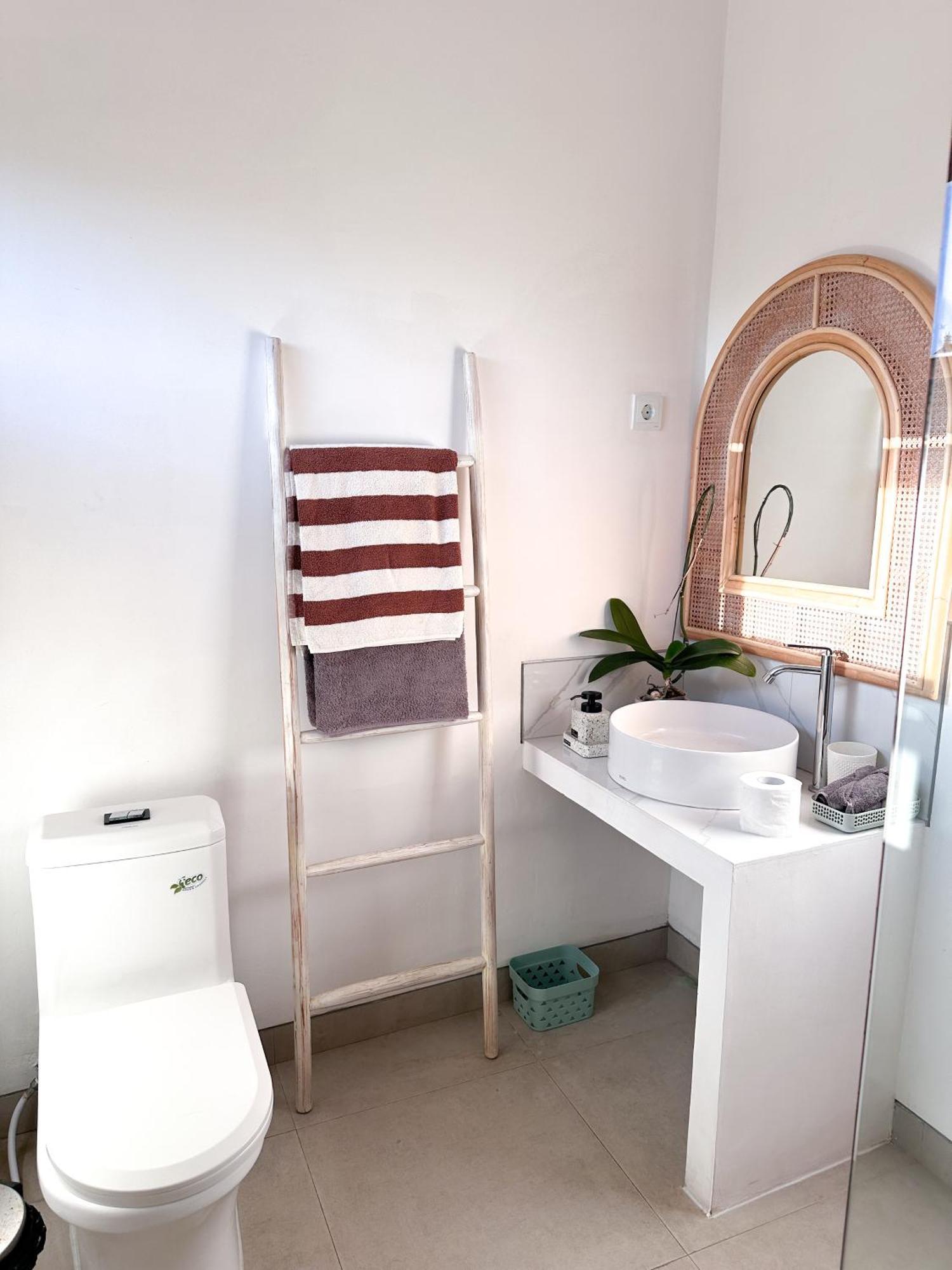 Three Palms Surf & Medewi Bed & Breakfast *
