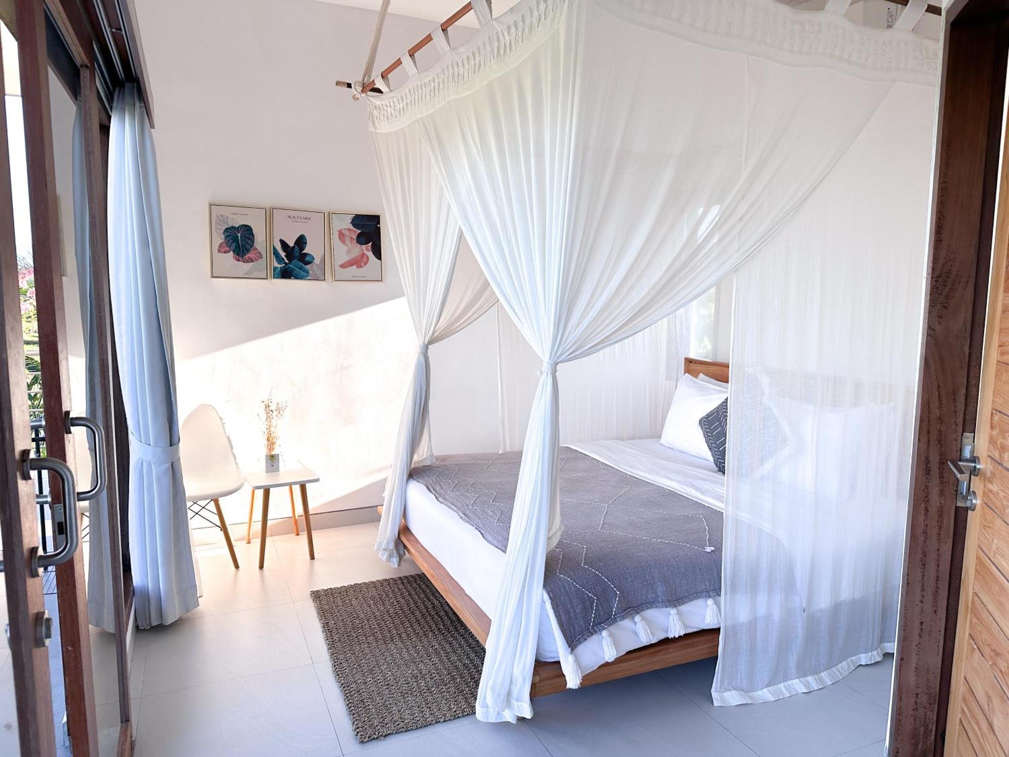 Three Palms Surf & Medewi Bed & Breakfast *