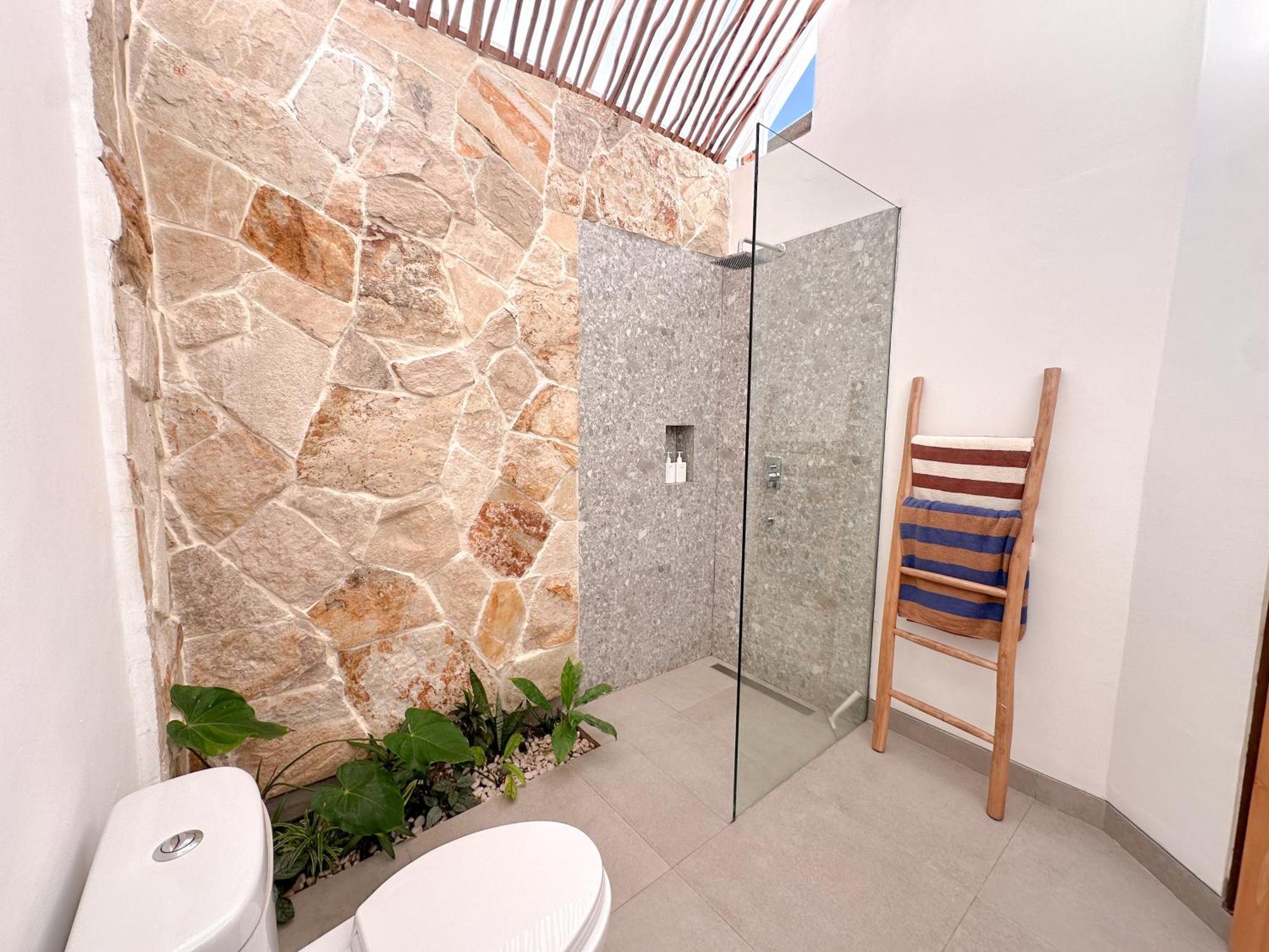Three Palms Surf & Medewi Bed & Breakfast *
