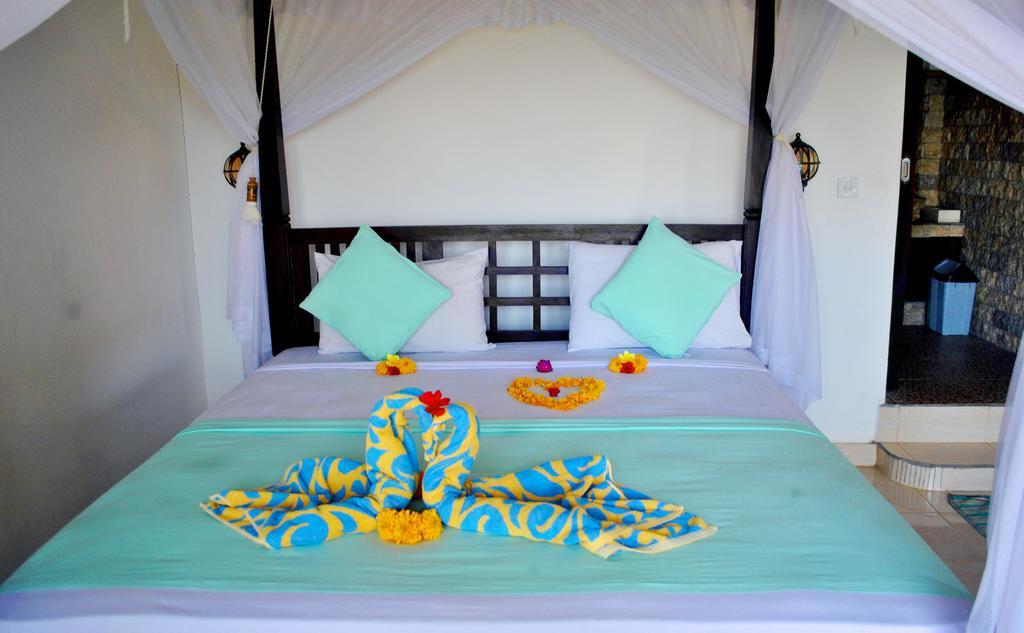 Titi Sedana * Amed (Bali)