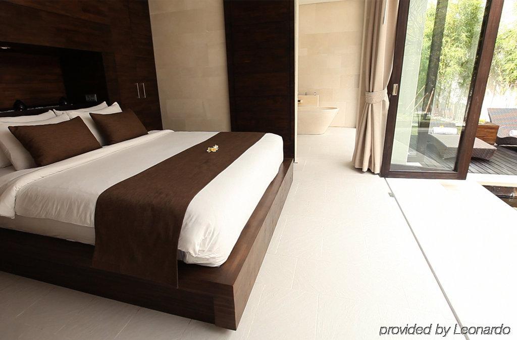 Villa Equilibria