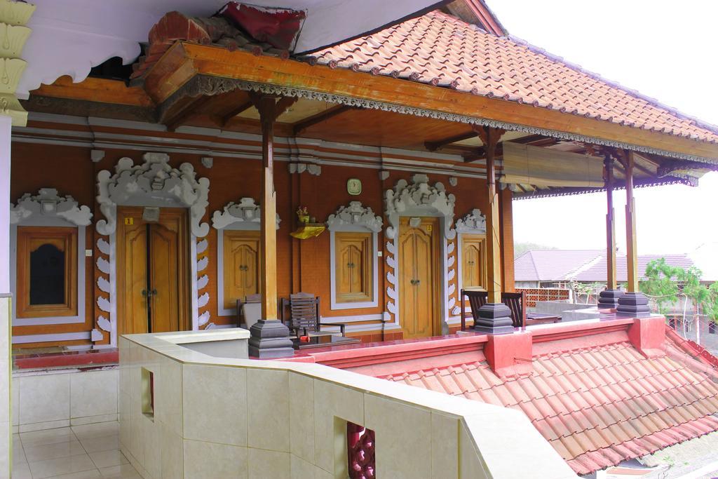 Serangan Ii Inn Padangbai (Bali)