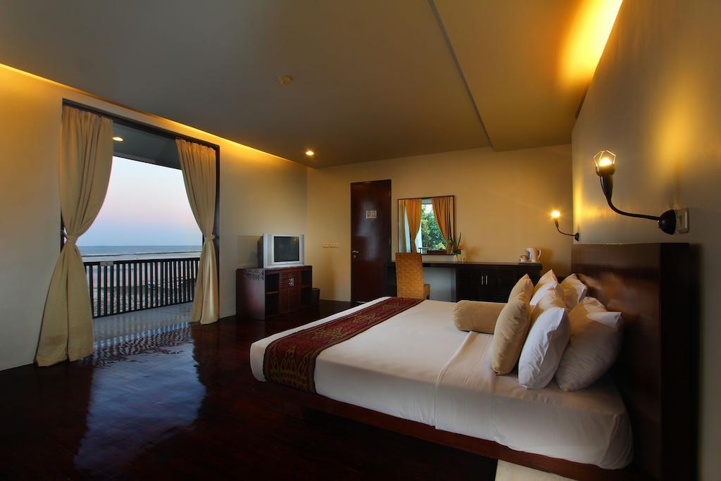 Hotel The Oasis Benoa Bali 4*