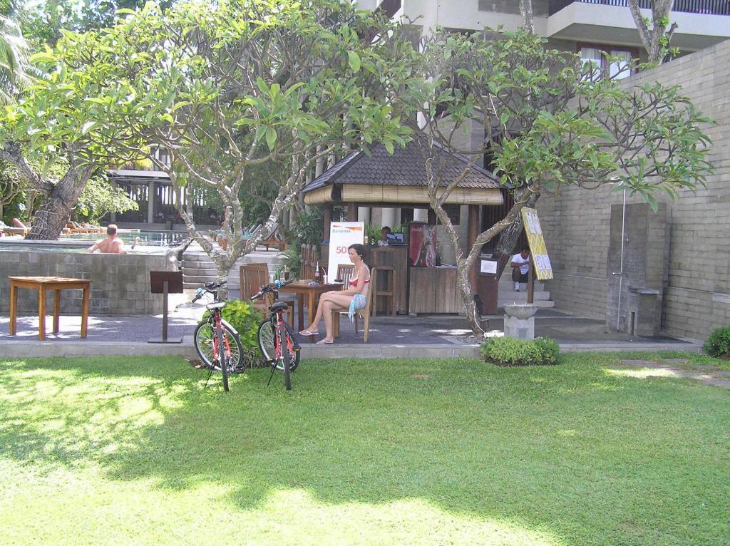 Hotel The Oasis Benoa Bali 4*