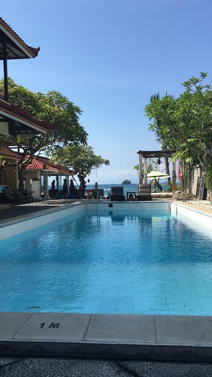 Hotel At The 3*