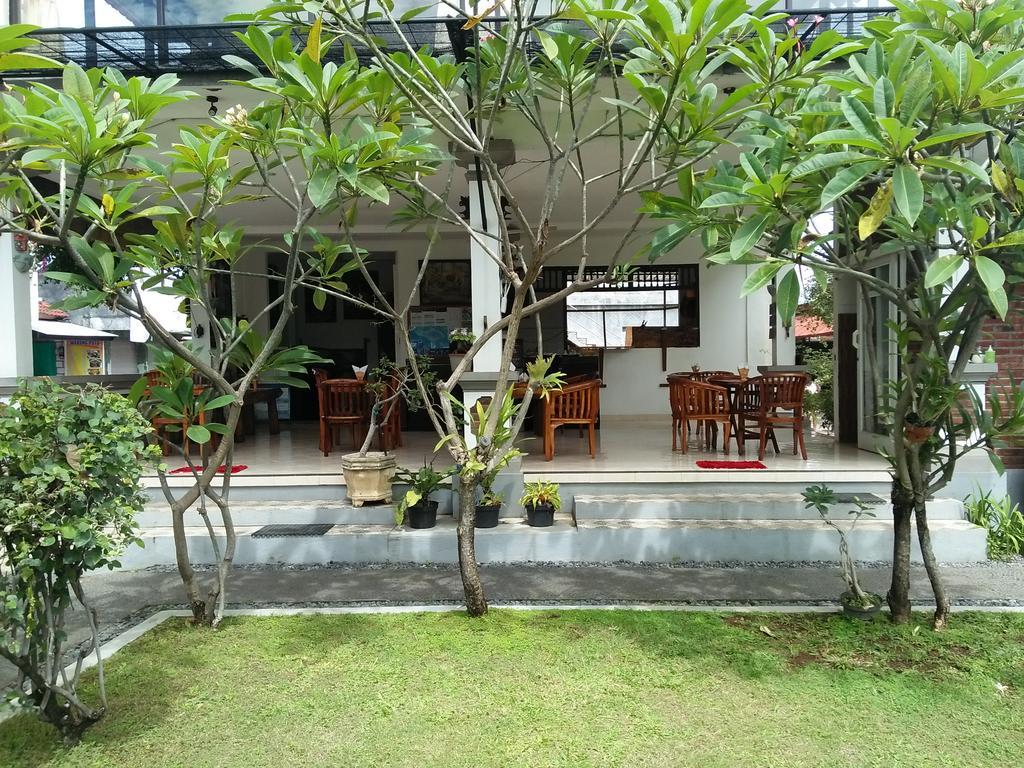 Puri Mandhara Guest house *