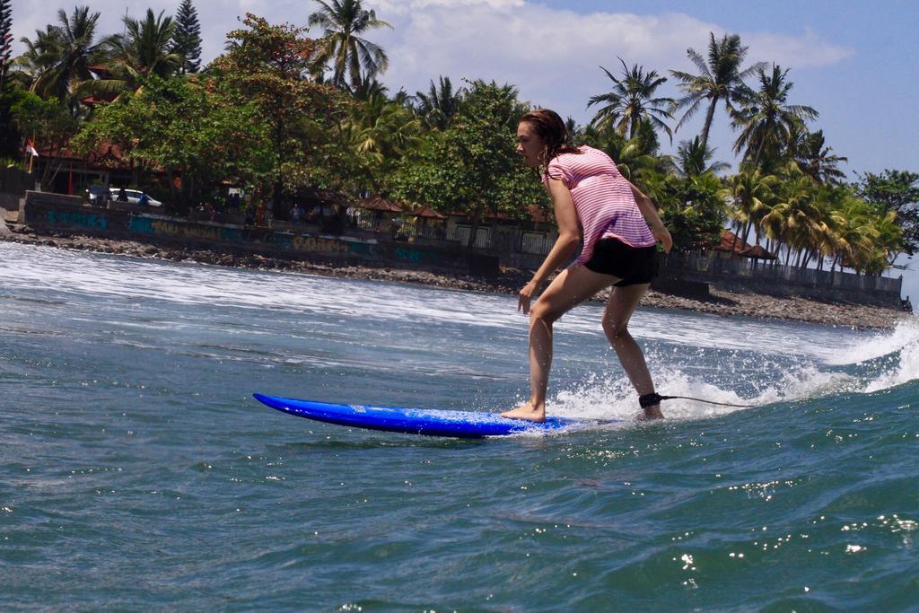 Medewi Secret Surfcamp 2*